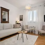 Duplex + Garage *