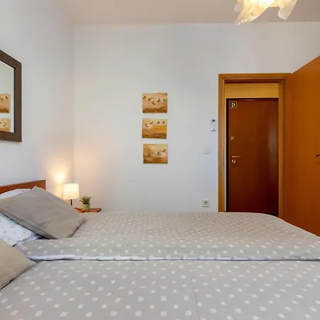 Duplex + Garage Ρόβινι
