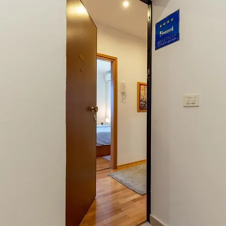 Apartment Duplex + Garage