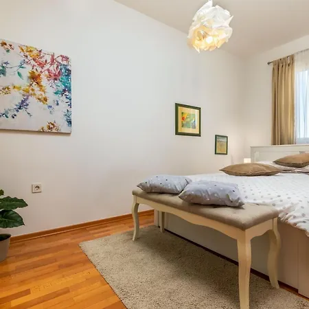 Duplex + Garage Apartment Rovinj