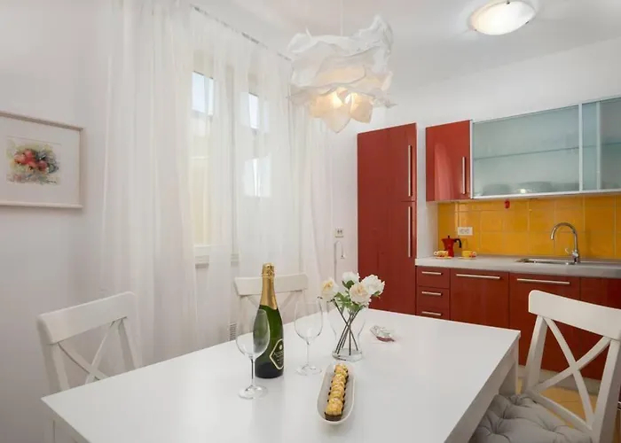 아파트 Duplex + Garage *