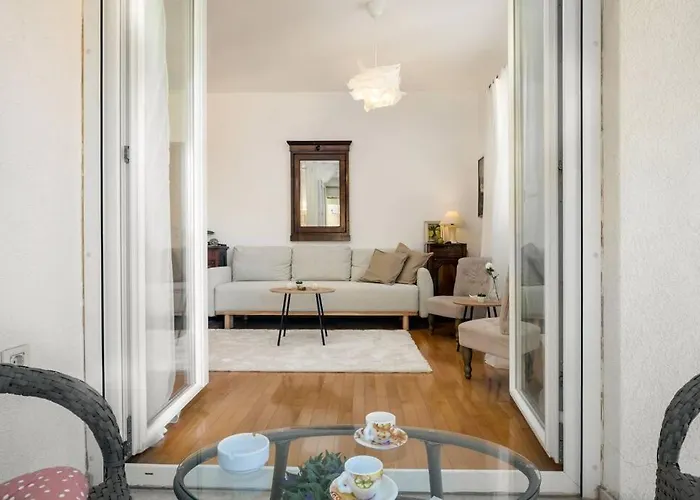 Duplex + Garage 아파트 *