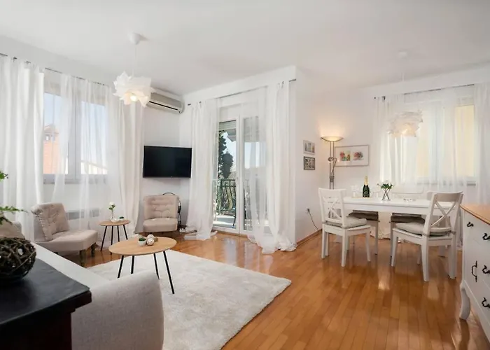 Duplex + Garage * 로비니