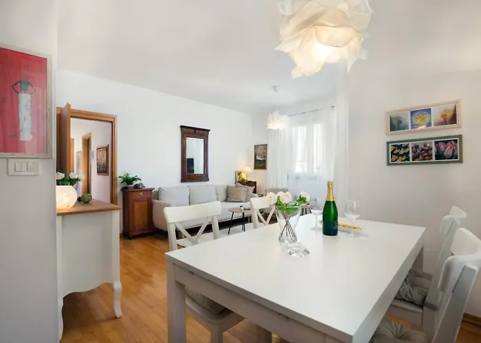 Duplex + Garage 아파트 *