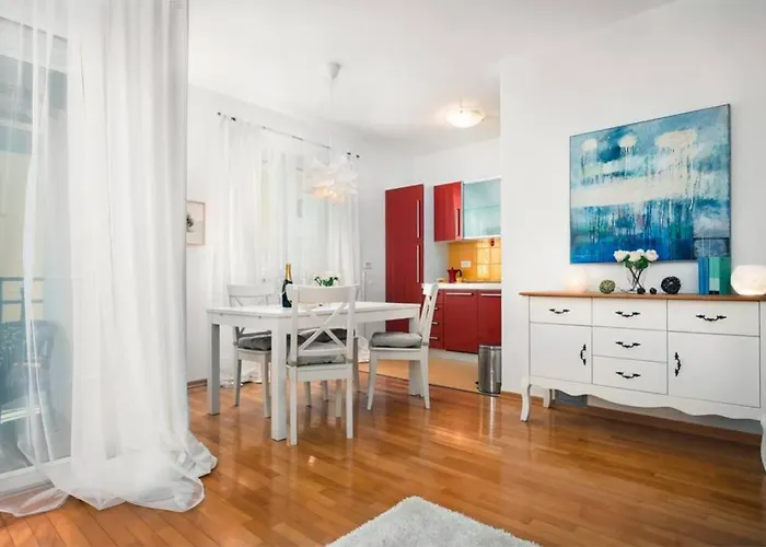 아파트 Duplex + Garage 로비니