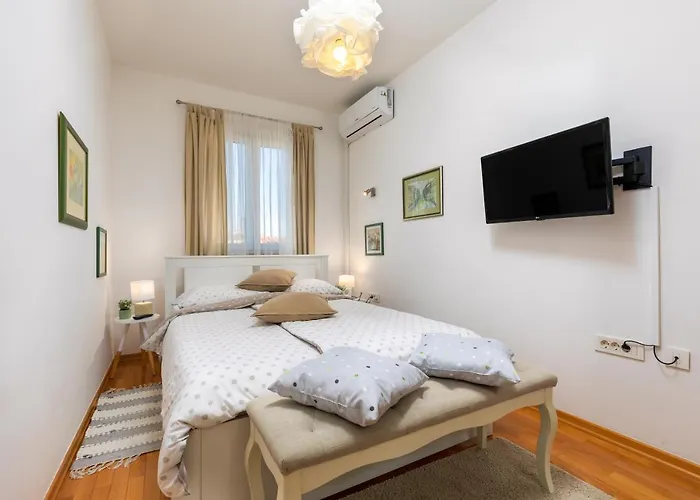 아파트 Duplex + Garage 로비니