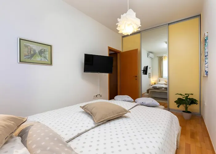 Duplex + Garage * 로비니