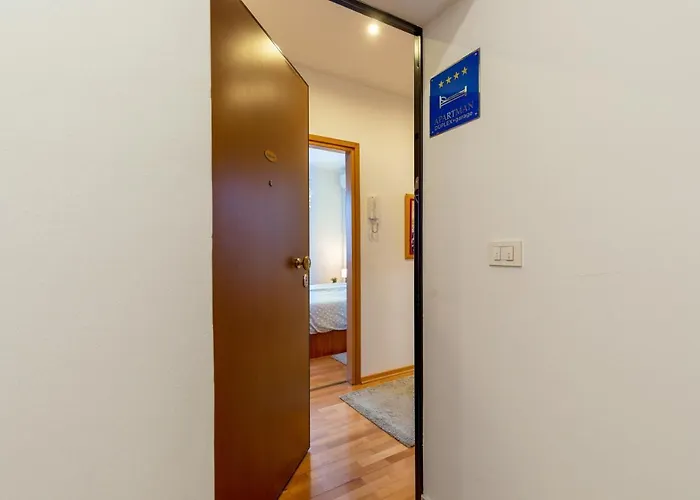 아파트 Duplex + Garage 로비니