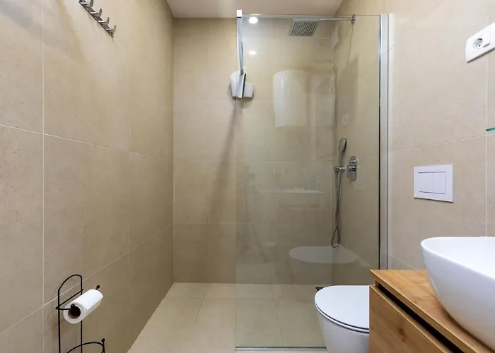 아파트 Duplex + Garage *