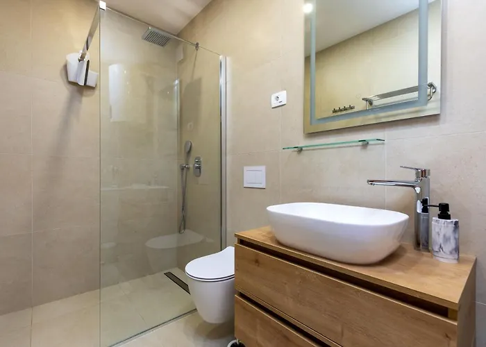 Duplex + Garage 아파트