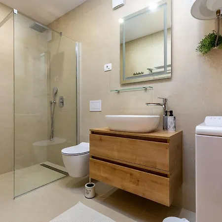 Duplex + Garage Apartment Rovinj